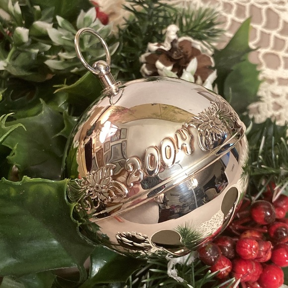 Christmas Sleigh Bell Ornament Wallace Silversmiths 2004 - Picture 6 of 8
